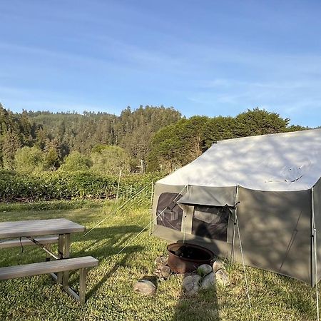 Glamping Tent On The River Klamath Exterior photo